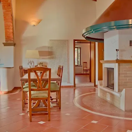 Podere Viepri - In Esclusiva Nei Colli Senesi Con Vasca Idromassaggio ヴィラ